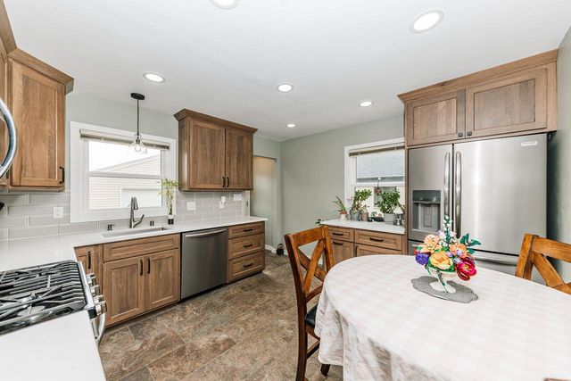 1332 S 94th STREET, West Allis, WI 53214