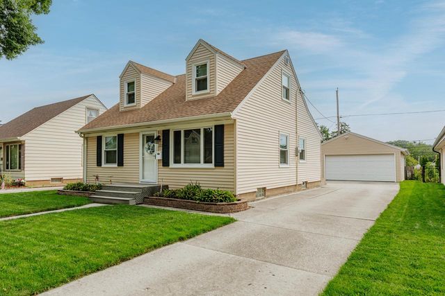 1332 S 94th STREET, West Allis, WI 53214
