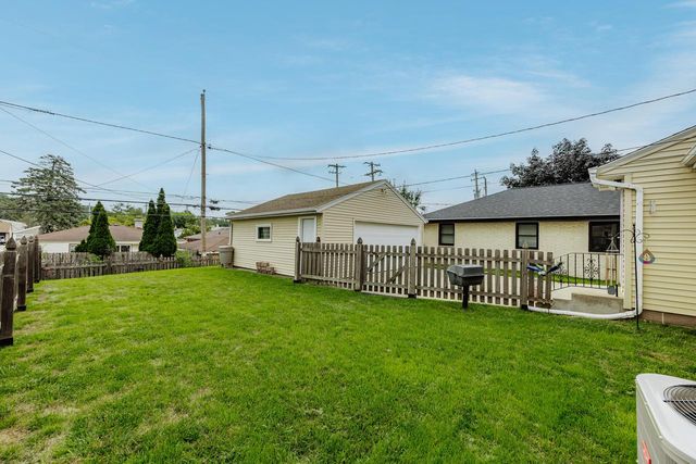 1332 S 94th STREET, West Allis, WI 53214