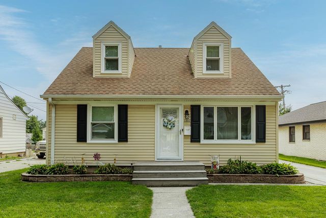1332 S 94th STREET, West Allis, WI 53214