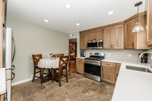 1332 S 94th STREET, West Allis, WI 53214