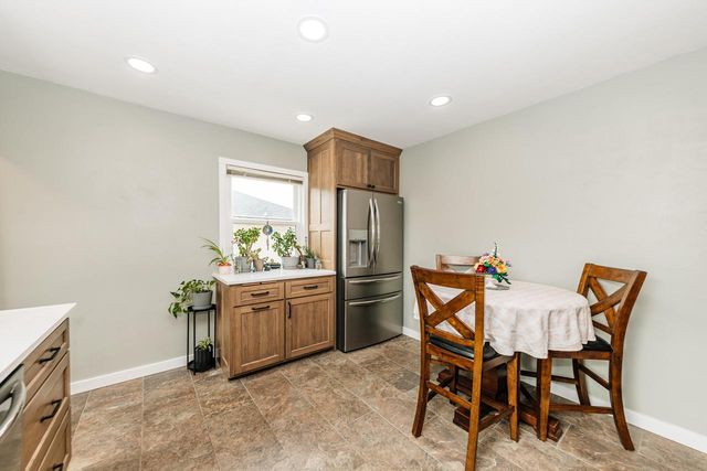 1332 S 94th STREET, West Allis, WI 53214