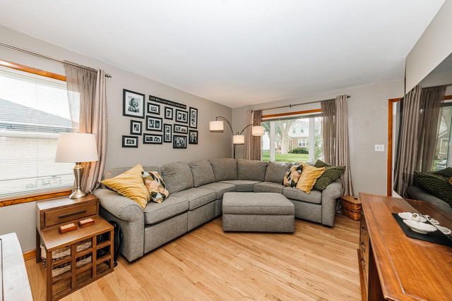 1332 S 94th STREET, West Allis, WI 53214