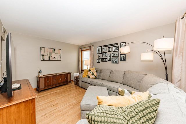 1332 S 94th STREET, West Allis, WI 53214