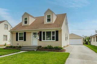 1332 S 94th STREET, West Allis, WI 53214