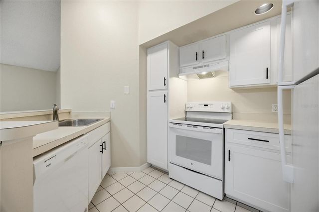 4532 COMMANDER DRIVE 2132, Orlando, FL 32822
