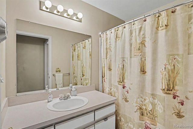 46246 Baldwin Drive 45, Macomb, MI 48044
