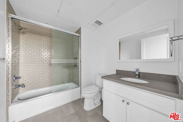 667 N Wilton Place 201, Los Angeles, CA 90004