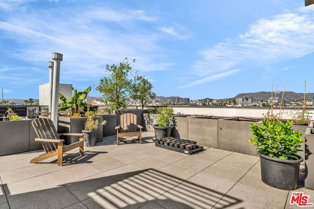 667 N Wilton Place 201, Los Angeles, CA 90004