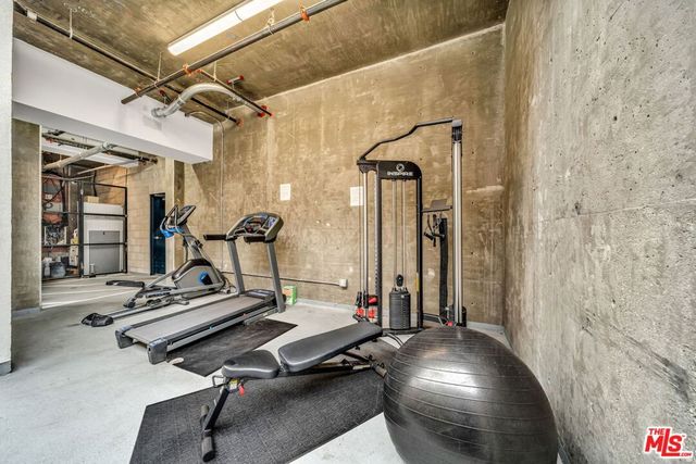 667 N Wilton Place 201, Los Angeles, CA 90004