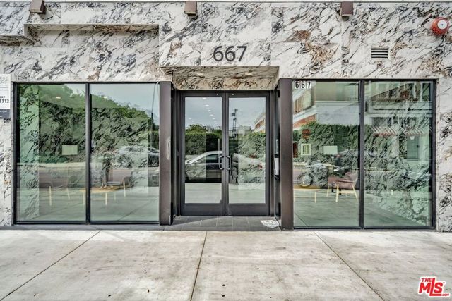 667 N Wilton Place 201, Los Angeles, CA 90004
