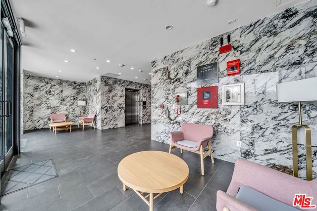 667 N Wilton Place 201, Los Angeles, CA 90004