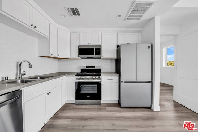 667 N Wilton Place 201, Los Angeles, CA 90004
