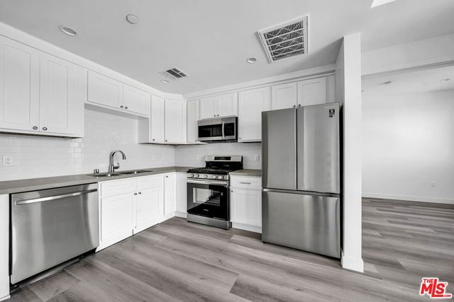 667 N Wilton Place 201, Los Angeles, CA 90004