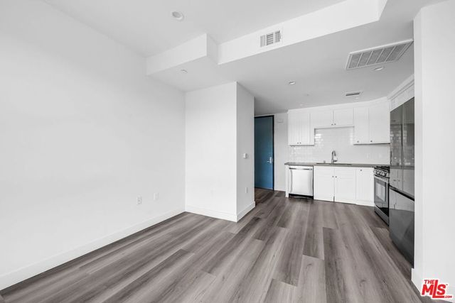 667 N Wilton Place 201, Los Angeles, CA 90004