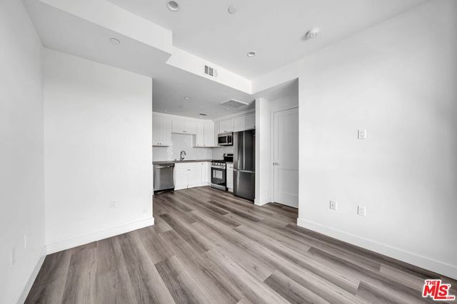667 N Wilton Place 201, Los Angeles, CA 90004