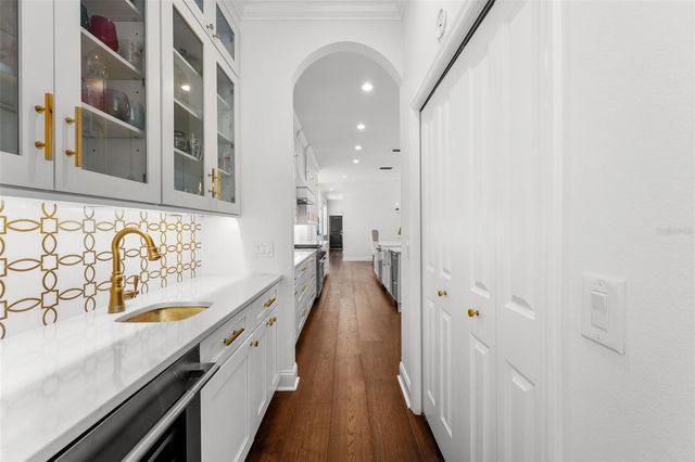 11 FORMOSA AVENUE, Tampa, FL 33606