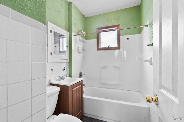 2420 East Genesee Street, Syracuse, NY 13210