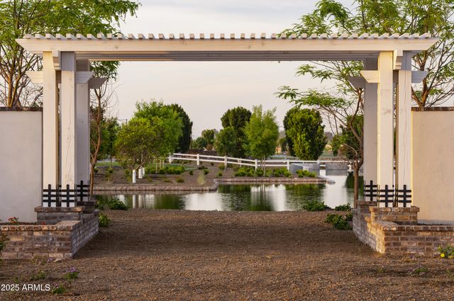 17767 W CRAWFORDSVILLE Drive, Surprise, AZ 85388