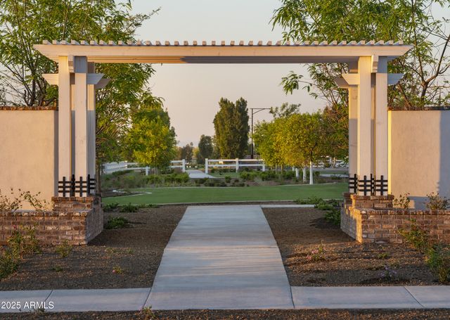 17767 W CRAWFORDSVILLE Drive, Surprise, AZ 85388