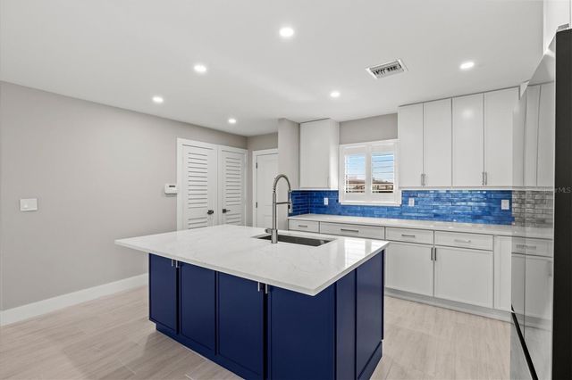 1200 TARPON CENTER DRIVE 1, Venice, FL 34285