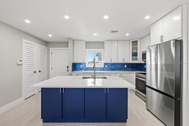 1200 TARPON CENTER DRIVE 1, Venice, FL 34285