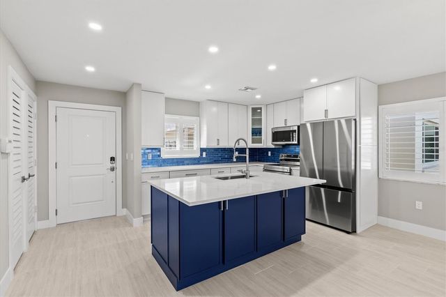 1200 TARPON CENTER DRIVE 1, Venice, FL 34285