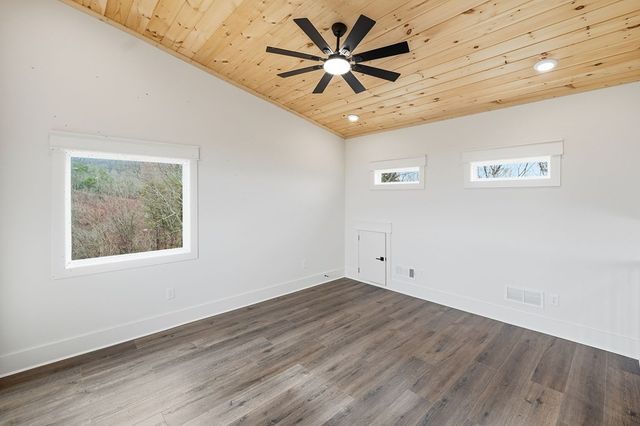 185 Stirratt Road, Ranger, GA 30734