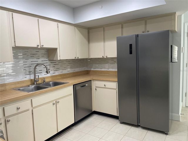 2927 W GANDY BOULEVARD, Tampa, FL 33611