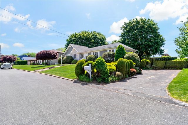 26 Carriage Way, North Providence, RI 02904