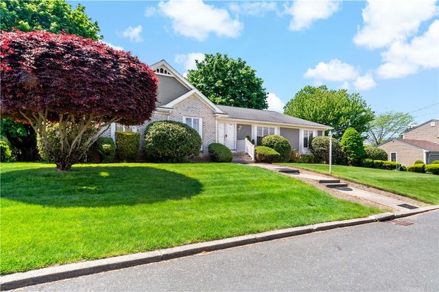 26 Carriage Way, North Providence, RI 02904