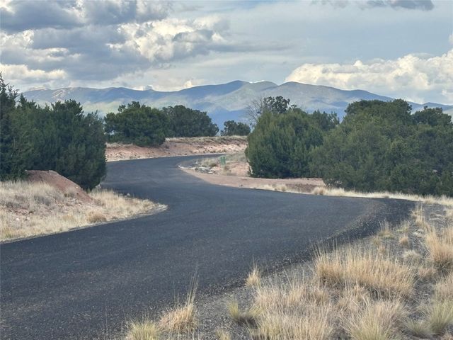 47 Camino del Cielo E, Santa Fe, NM 87506