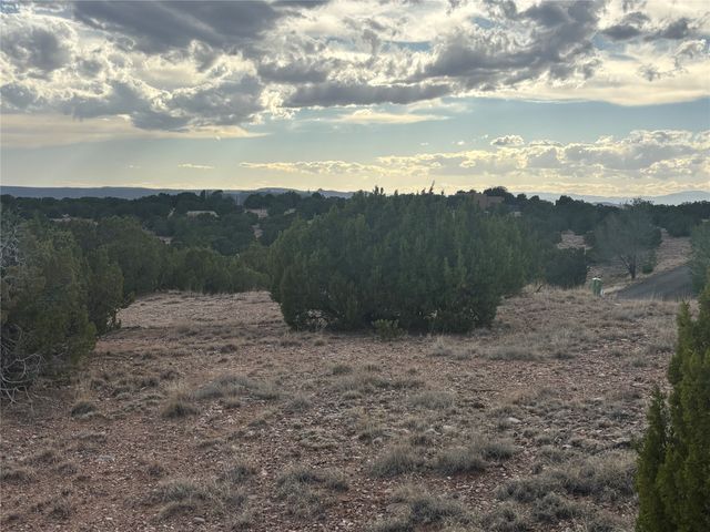 47 Camino del Cielo E, Santa Fe, NM 87506