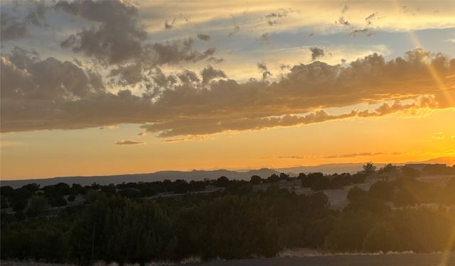 47 Camino del Cielo E, Santa Fe, NM 87506
