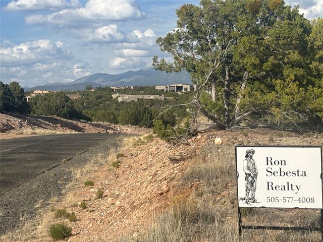 47 Camino del Cielo E, Santa Fe, NM 87506