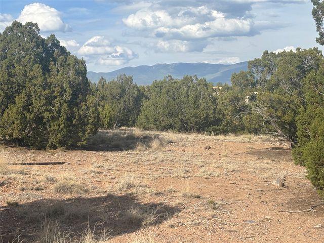 47 Camino del Cielo E, Santa Fe, NM 87506