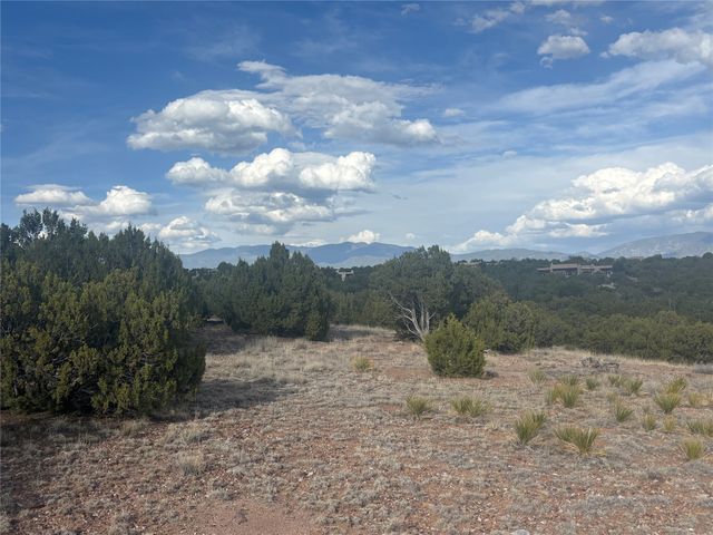 47 Camino del Cielo E, Santa Fe, NM 87506