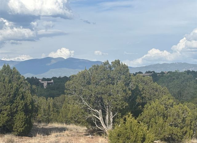 47 Camino del Cielo E, Santa Fe, NM 87506