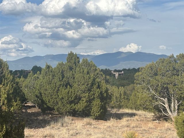 47 Camino del Cielo E, Santa Fe, NM 87506