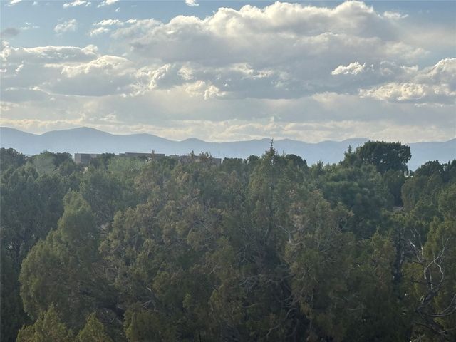 47 Camino del Cielo E, Santa Fe, NM 87506