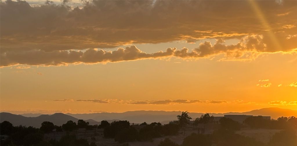 47 Camino del Cielo E, Santa Fe, NM 87506