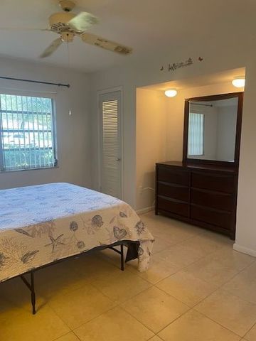 677 Royal Palm Boulevard 25, Vero Beach, FL 32960