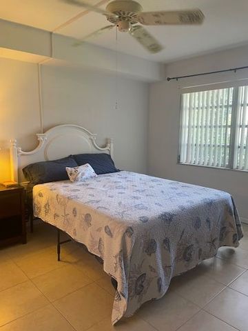 677 Royal Palm Boulevard 25, Vero Beach, FL 32960