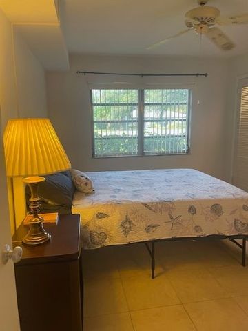 677 Royal Palm Boulevard 25, Vero Beach, FL 32960