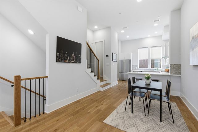 381 E Greenbriar Lane 1002, Dallas, TX 75203