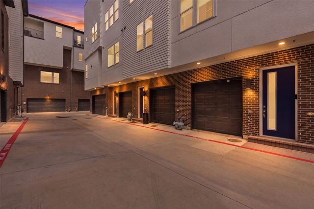 381 E Greenbriar Lane 1002, Dallas, TX 75203