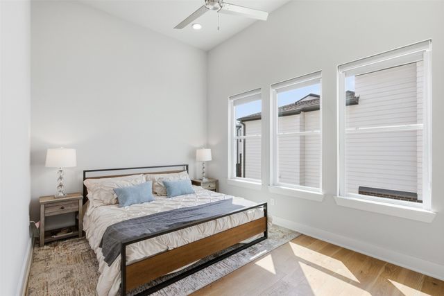 381 E Greenbriar Lane 1002, Dallas, TX 75203