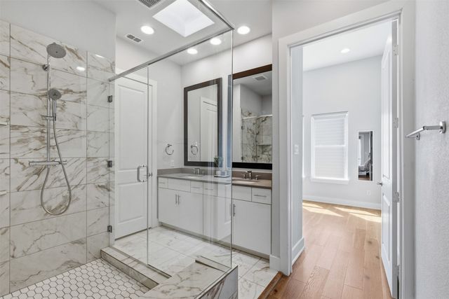 381 E Greenbriar Lane 1002, Dallas, TX 75203