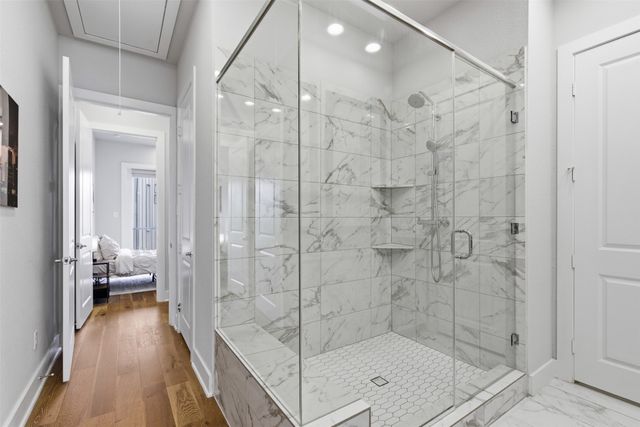 381 E Greenbriar Lane 1002, Dallas, TX 75203
