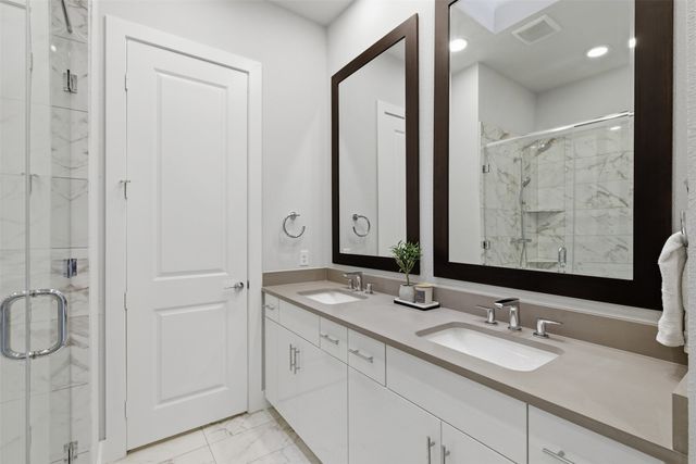 381 E Greenbriar Lane 1002, Dallas, TX 75203